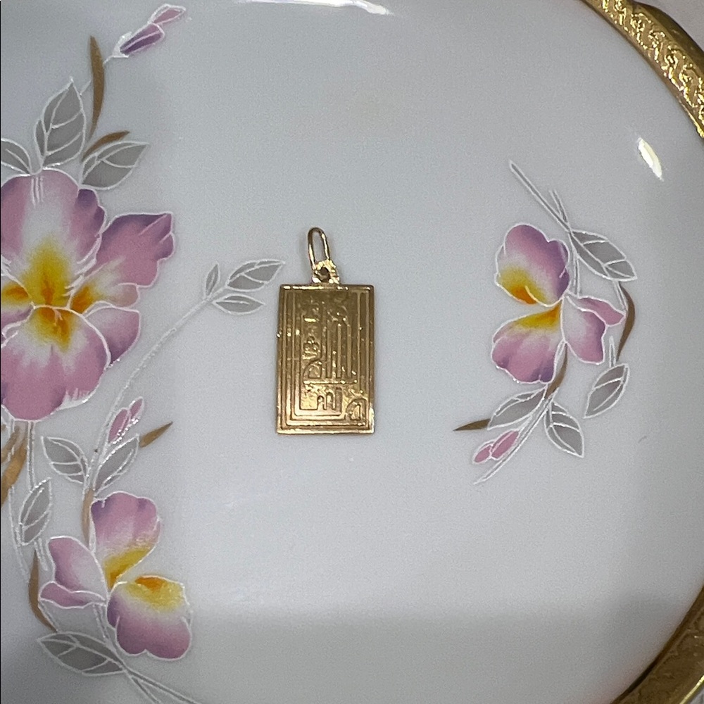 18k gold pendant